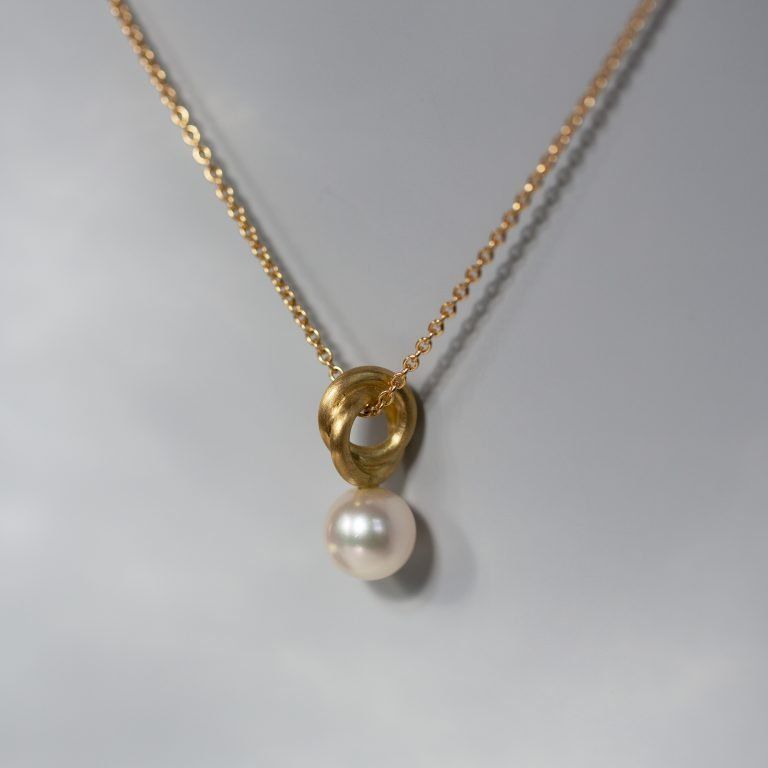 Goldkette mit Perlenanhänger