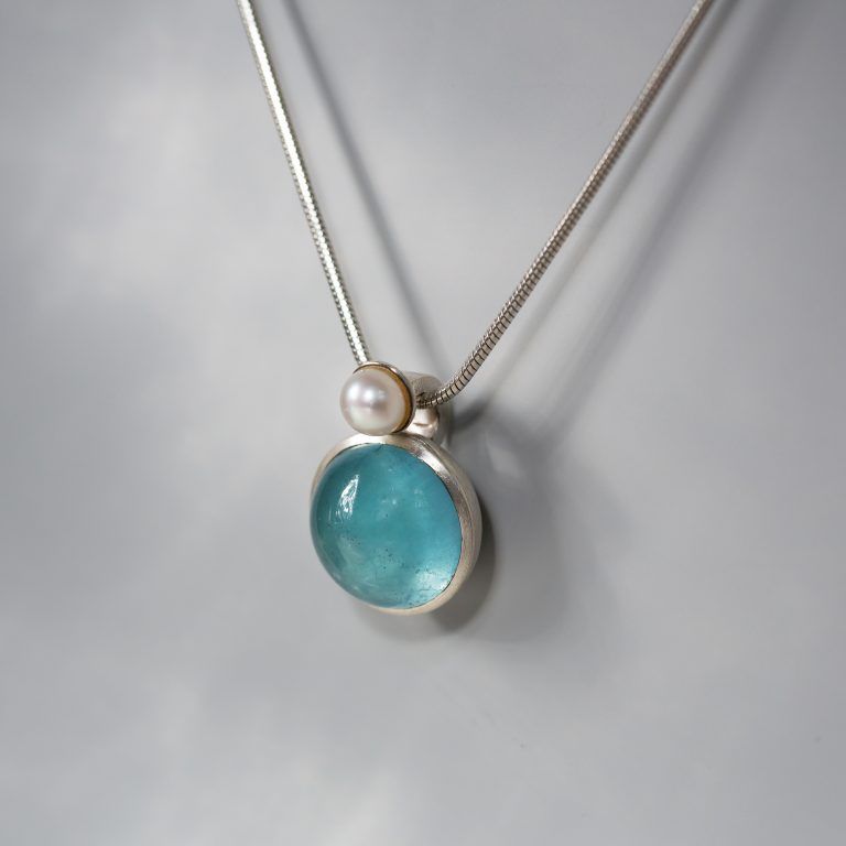 Silberkette mit Aquamarin und Perlenanhänger