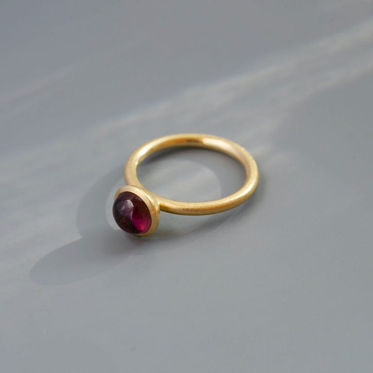 Goldring mit rotem Turmalin