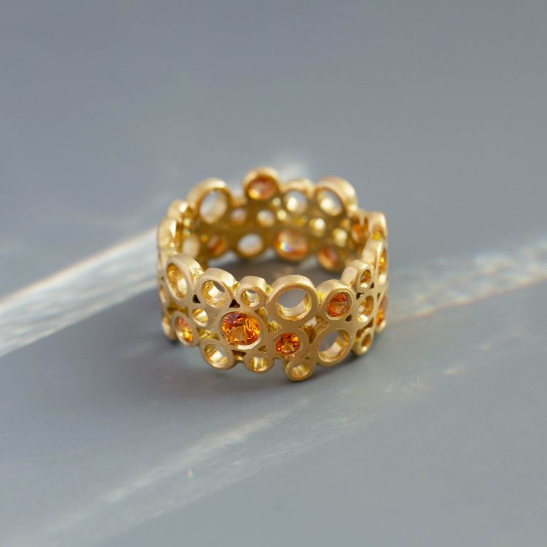 Goldener Ring mit gelbem Safir