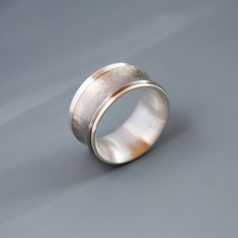 Ring aus Silber und Weißgold