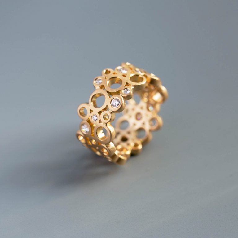 Goldring mit Brillanten