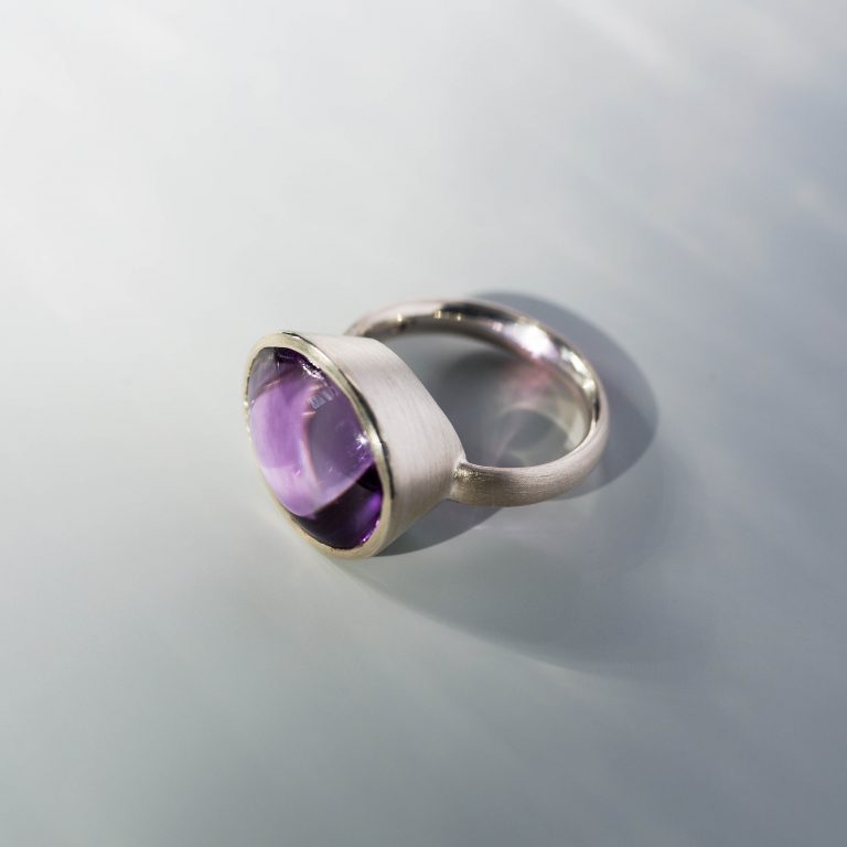 Silberring mit lila Amethyst