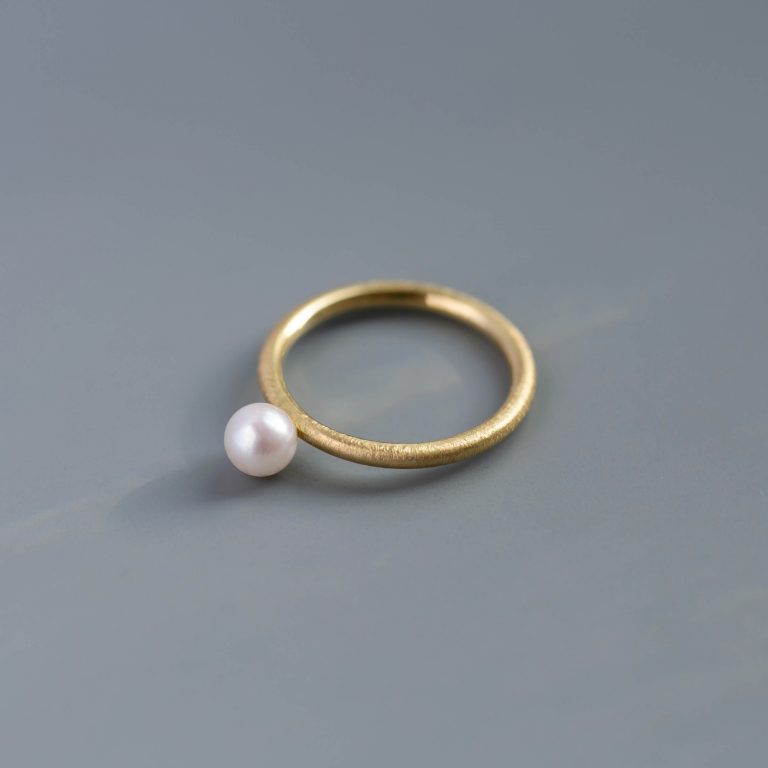 Goldring mit Perle